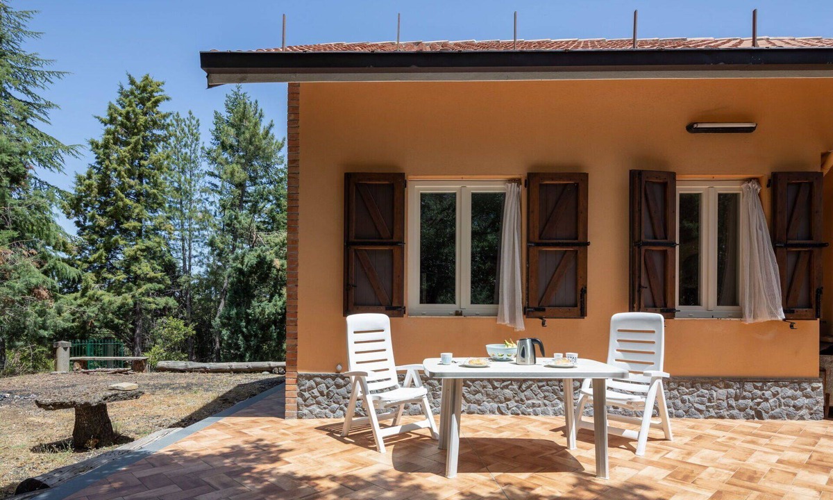 Linguaglossa Villa | Beautiful private villa for 8 people with WIFI, TV and terrace