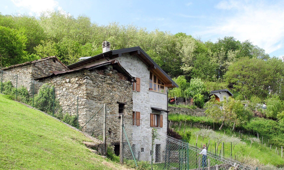 Cremia House | Beautiful private villa for 4 people with TV, terrace and pets allowed