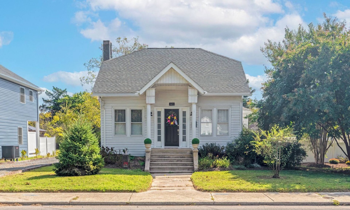Ocean View Cottage | Bethany Breeze: Cozy 4BR Bungalow 2 Miles to Sand!