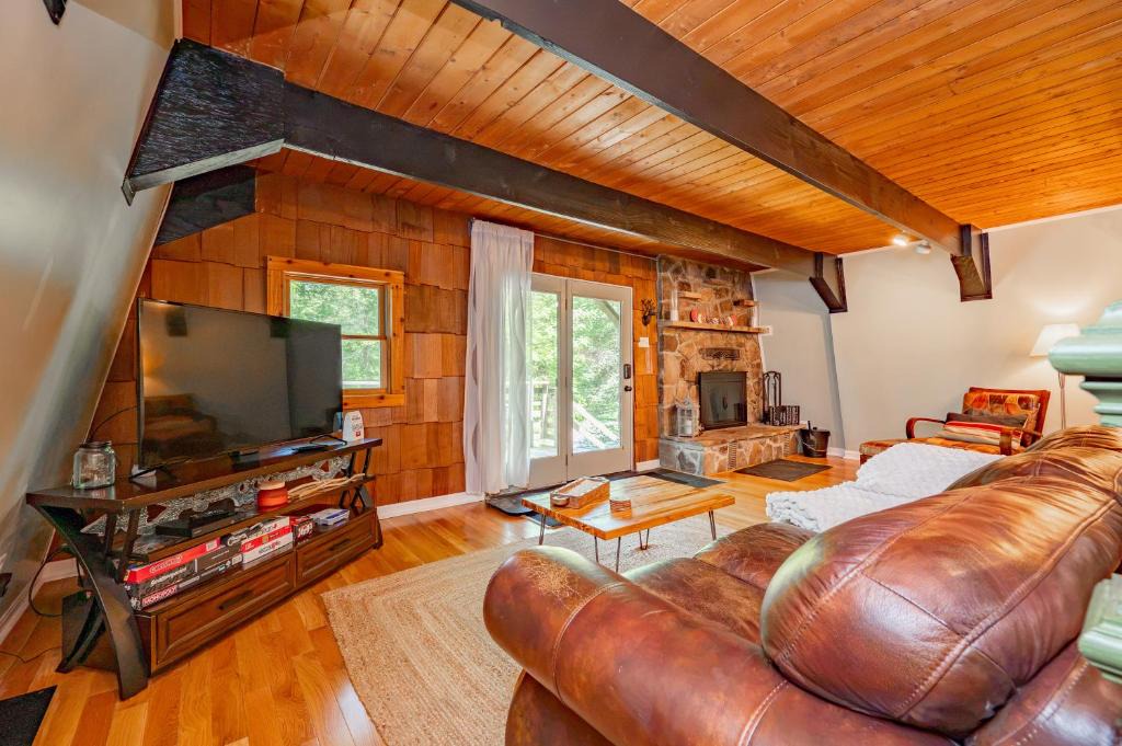 Oakland House | Black Bear Cove