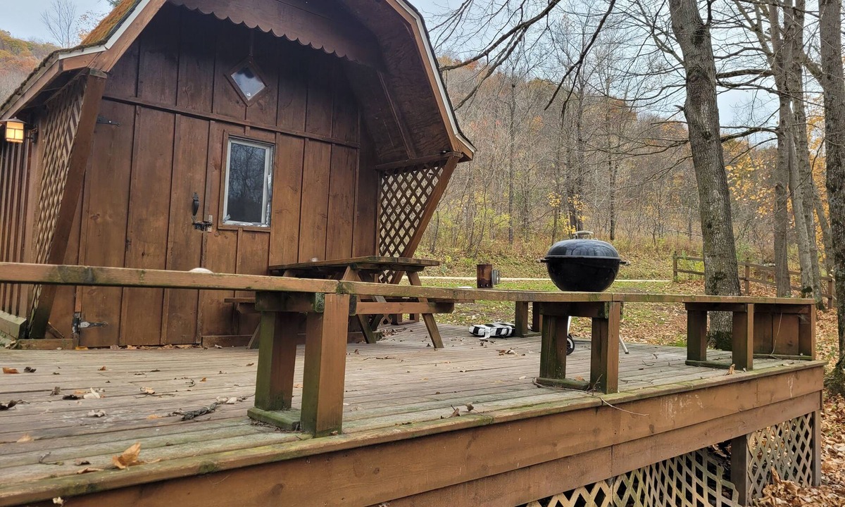 Viola Apartment | Blakley Hobbit Small Cabin