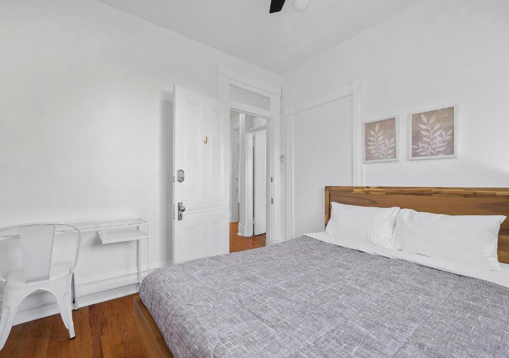 Bloomfield House | Bloomfield/Shadyside @J Bright and Cozy Private Bedroom with Shared Bathroom