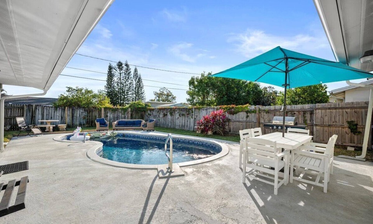 Tropic House | Blue Tide – Spacious 5BR Beach Getaway w/Pool