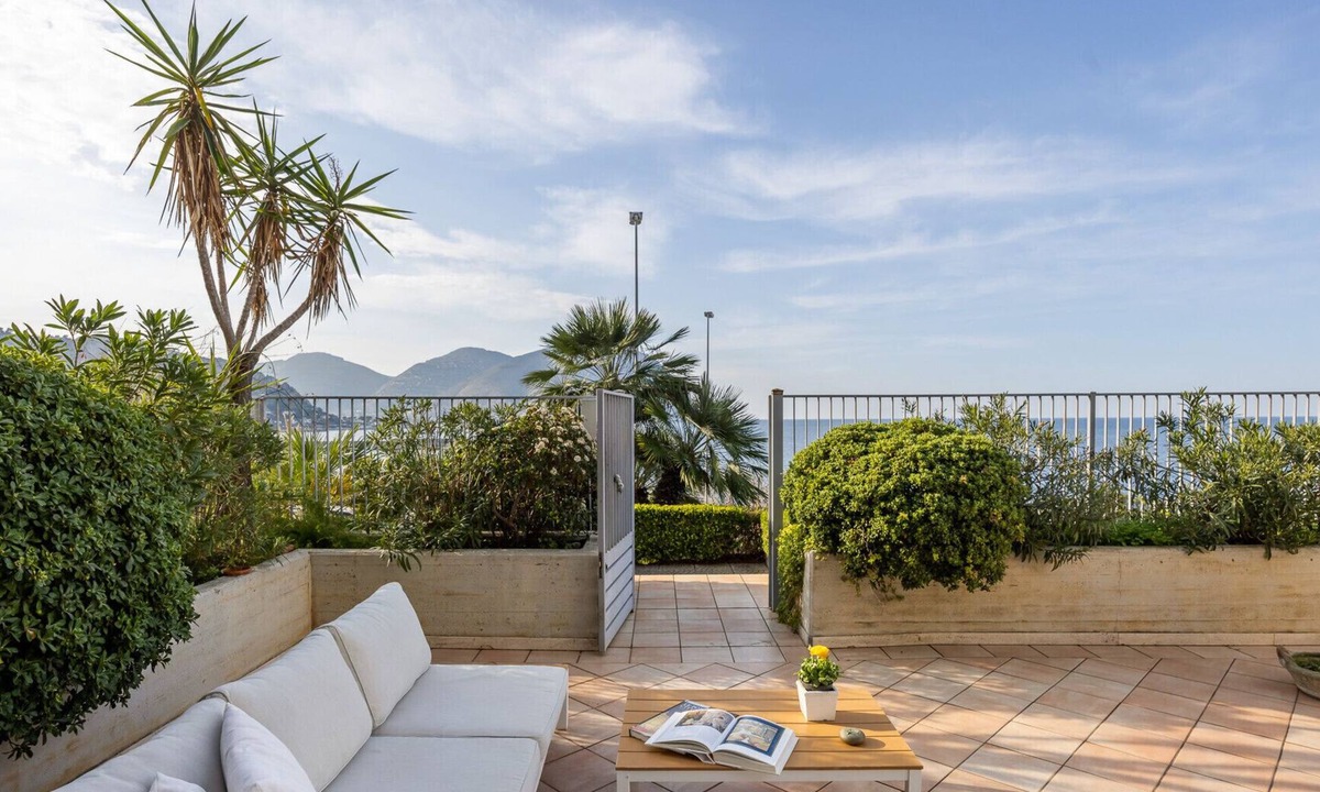 Addaura Apartment | Blue Wave Addaura by DomuSicily