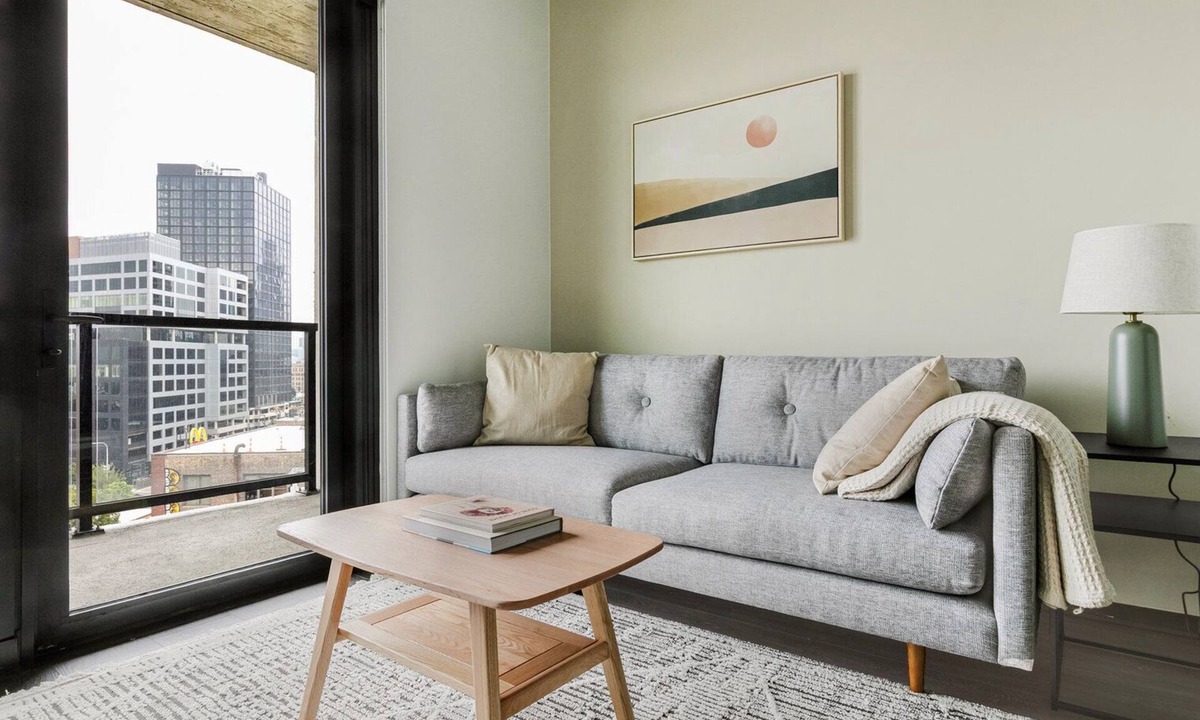 Near West Side Apartment | Blueground | West Loop, pool, nr Skinner Park