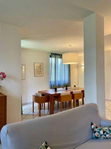 Travedona-Monate Villa | Bnbook Villa Biancospino