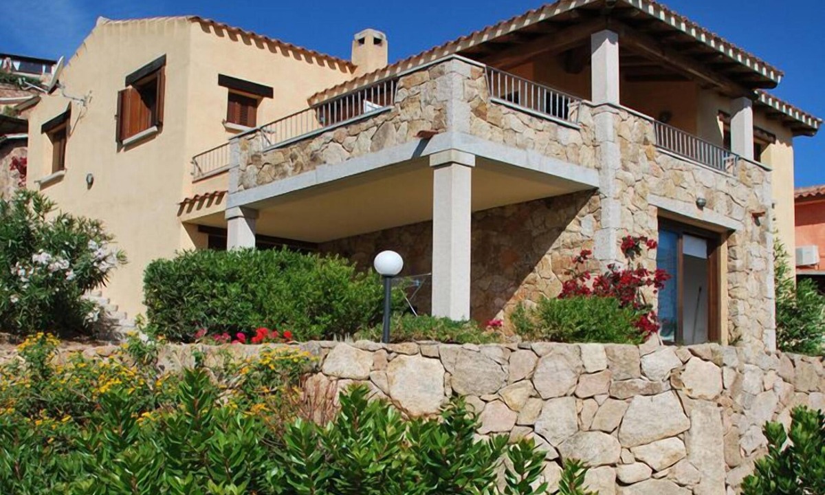 Porto San Paolo Apartment | Bouganville apartment on villa with garden facing Tavolara Island