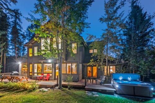 Boulder Ridge House | Boulder Ridge Lodge: Huge Ski-In Home w/20 Beds