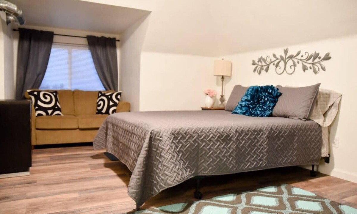 Pittsburgh Apartment | Bright, Comfy Space for 3 | Budget-Friendly Stay