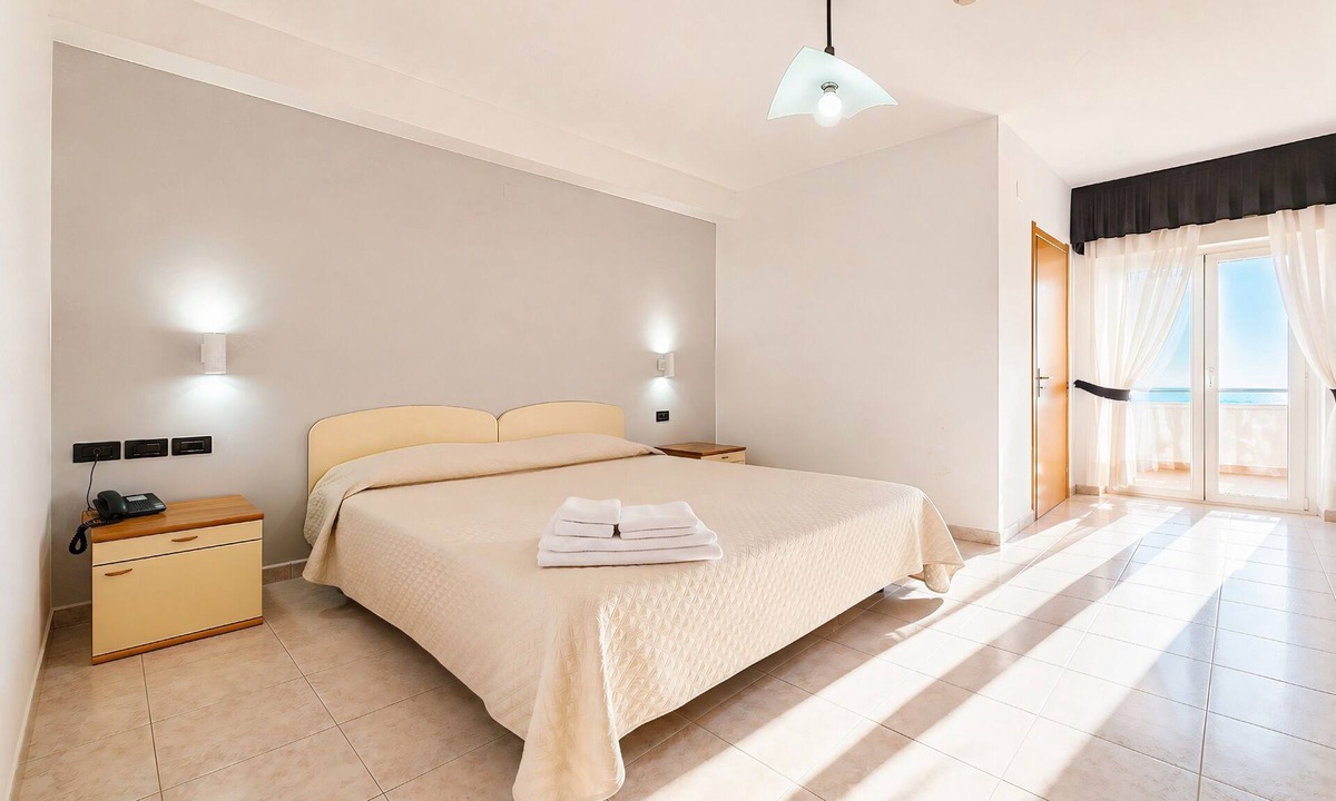 Monte Sant'Angelo Bed & Breakfast | Bright Sea View B&B with Balcony - 345 - Santangelo - Pool
