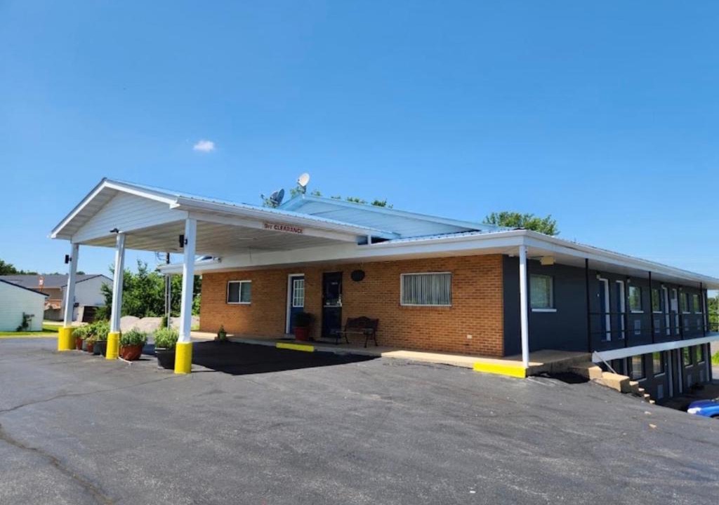 Bourbon Hotel | Budget Inn Motel