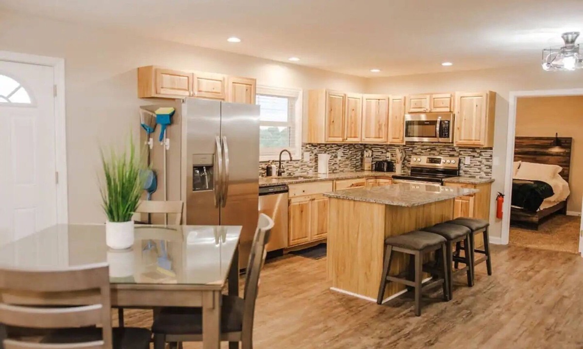 Rockbridge Cabin | Cabin Deck + Hot tub - Minutes from Old Man's Cave