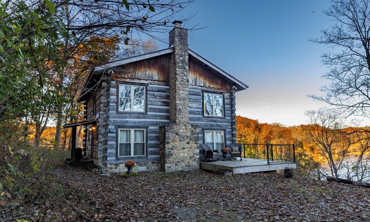 Pierceville Cabin | Cabin on Versailles State Park Lake