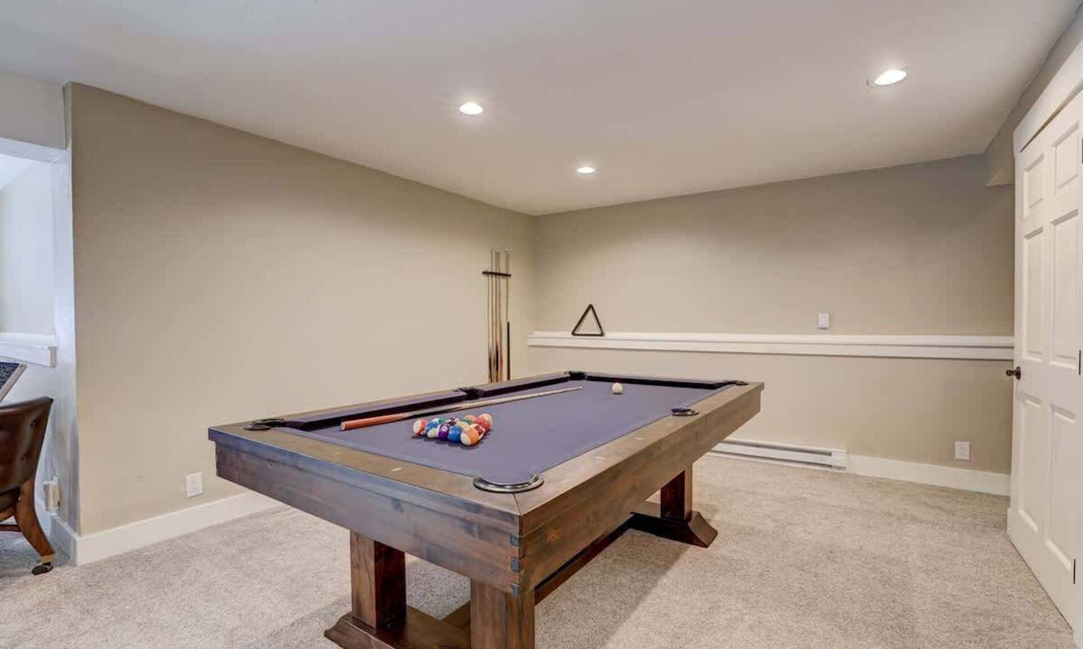 Blue River Cabin | Cabin with Pool Table only 10 minutes from downtown Breckenridge!