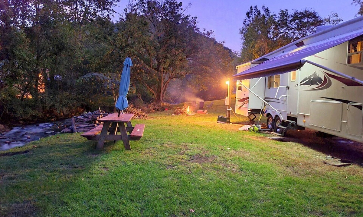 Del Rio House | Camping Creekside at Del Rio Happy Camper