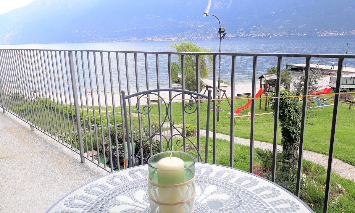 Campione del Garda Apartment | Campione Giulia Exclusive Lakefront