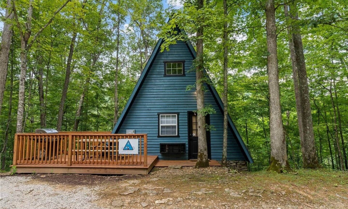 Slade House | Canoe Believe It Cabin | Indoor Jacuzzi Tub