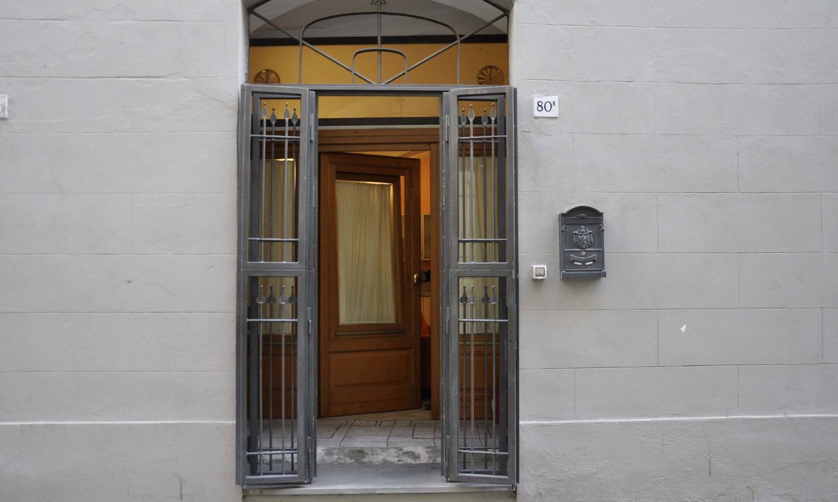 Sant' Ambrogio Apartment | Casa De' Pepi: An independent flat near Duomo in the Hystorical Centre