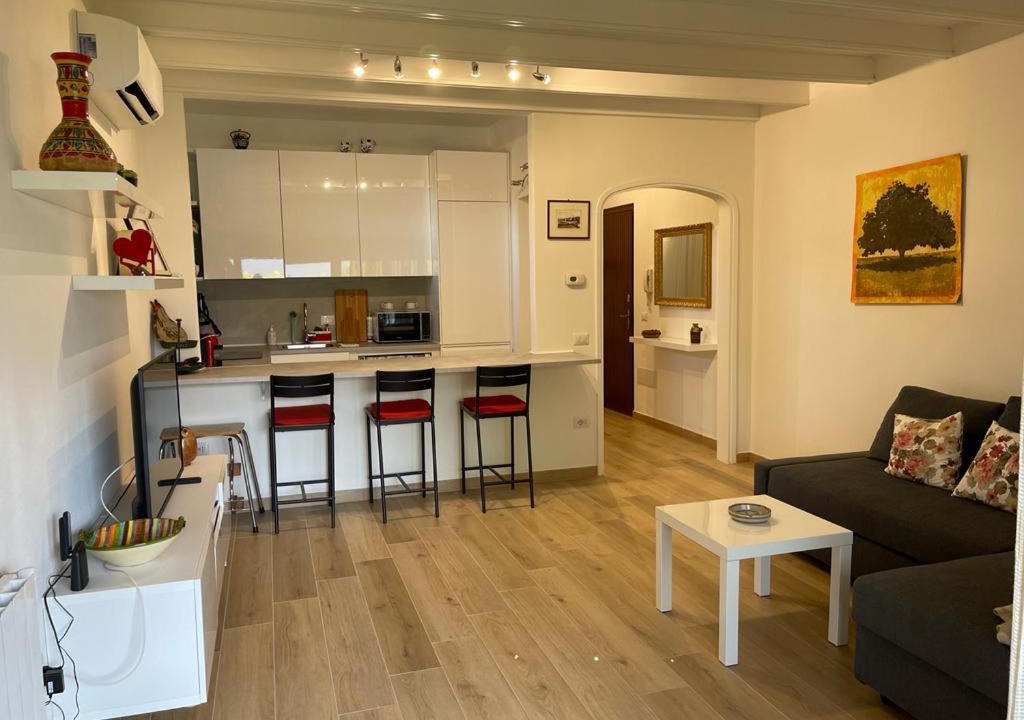Porto Valtravaglia Apartment | Casa di Paolino