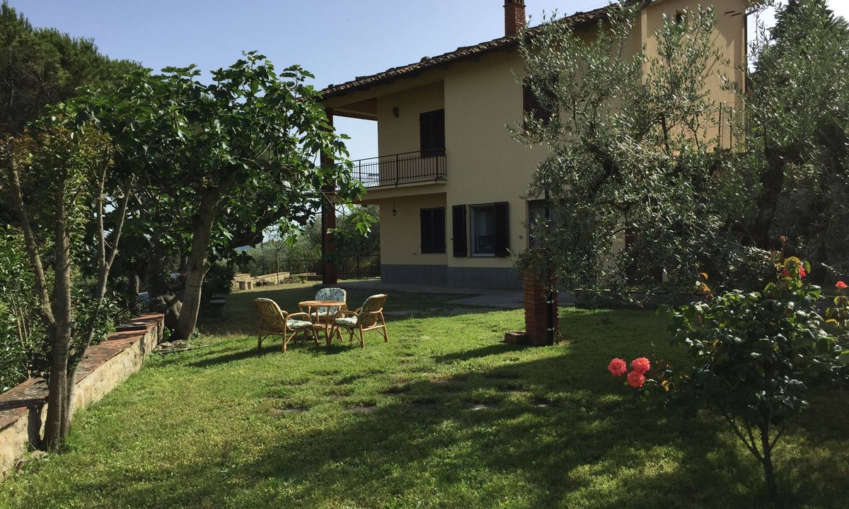 Oliveto House | Casa di Vittoria immersed in the heart of the Tuscan countryside surrounded by olive groves