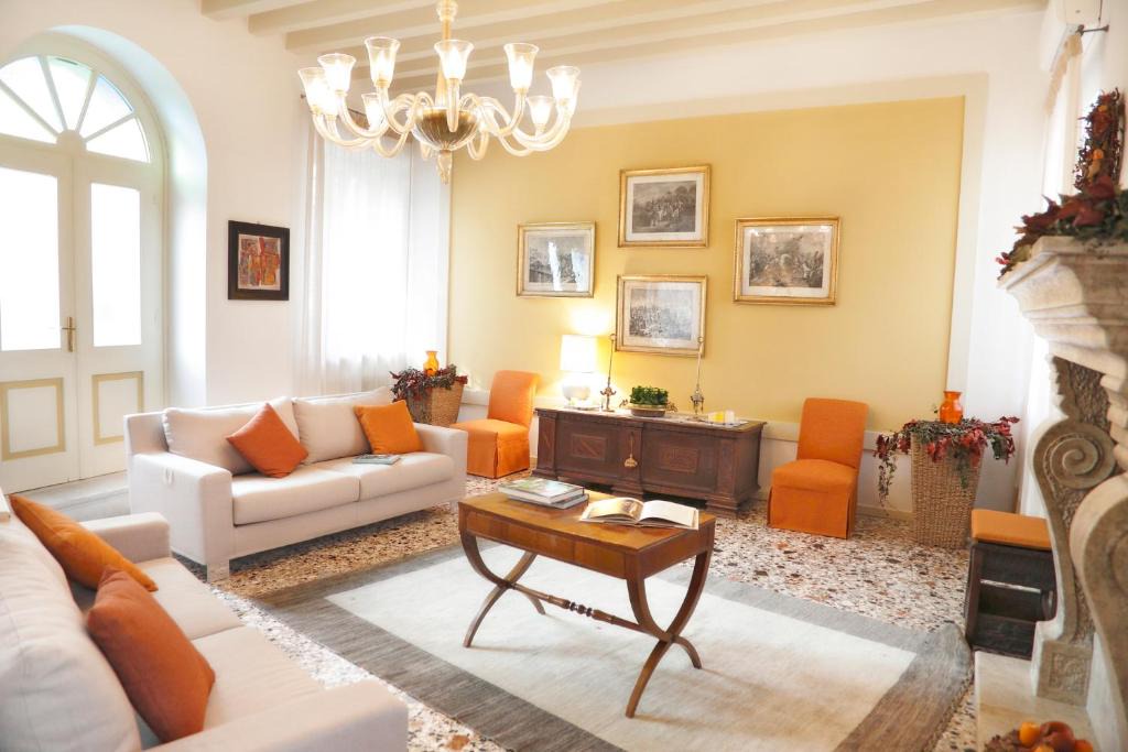 Polcenigo Villa | Casa In Borgo