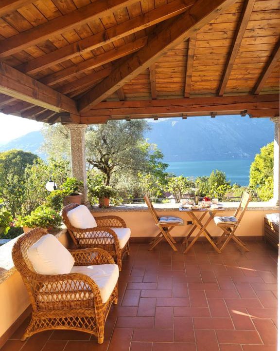 Tremezzo Apartment | Casa Intignano - Camera con bagno e portico vista lago