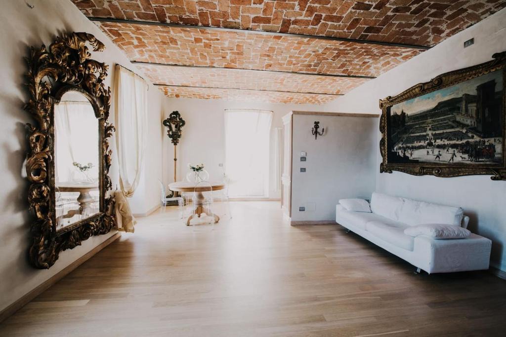 Santo Stefano Belbo Apartment | Casa Luigi Ariano
