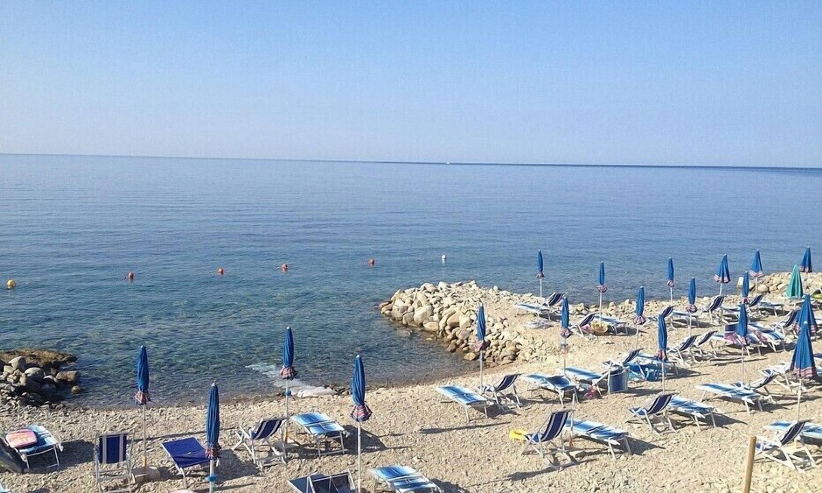 Montecorice House | Casa Panna D: A cheerful apartment that is part of a small villa located right on the beach, with Free WI-FI.