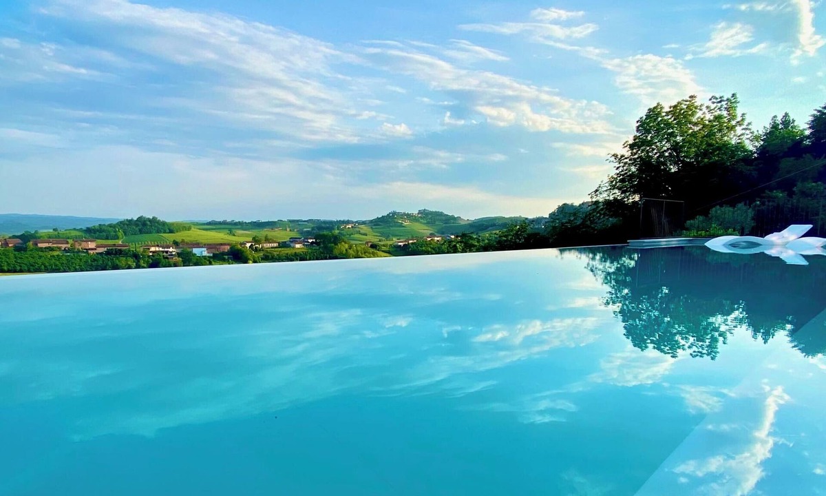 San Martino Alfieri House | Casa Profumi di Barbera 12 (8+4): Infinity Pool and 6 Luxurious Bedrooms