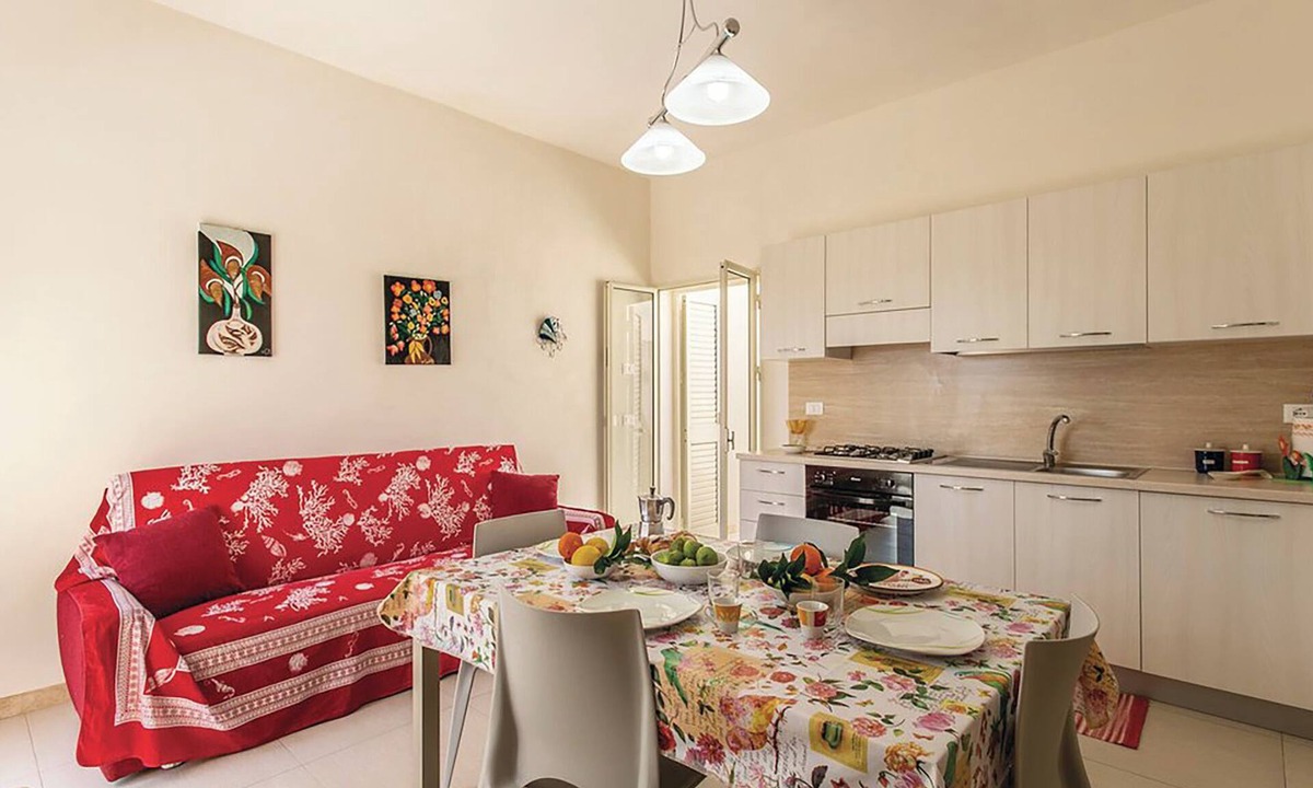Punta Secca House | Casa Rosso Corallo, by the sea and with a large garden