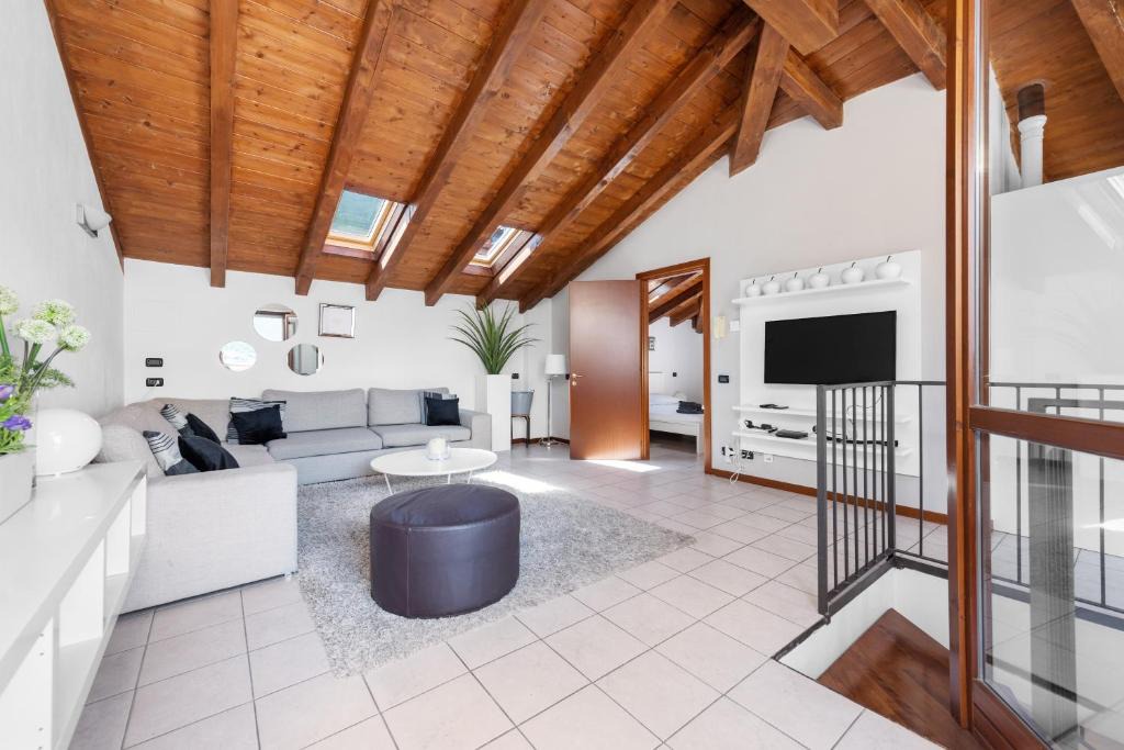 Acquaseria Apartment | CasaCamelia 35, 3 BDRM with view Lake Como