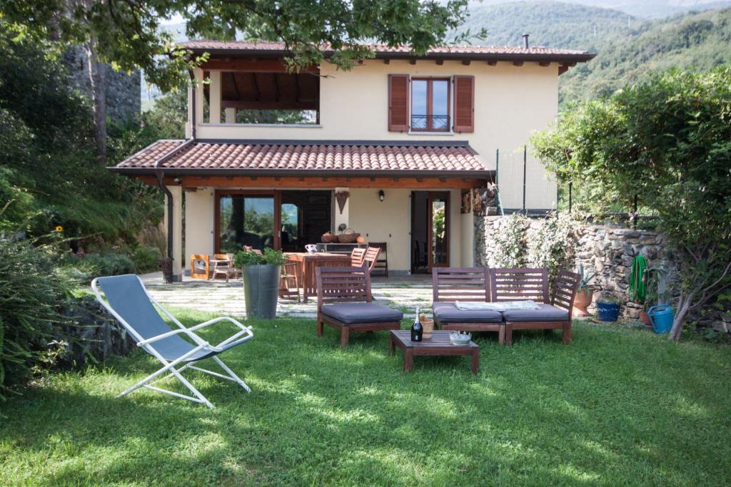 Santa Maria - Rezzonico House | Castel Cottage - Rezzonico, San Siro by LoveComo