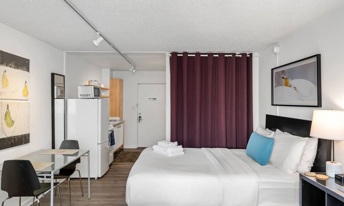 Brookwood Apartment | (CCK) Modern Studio, Walkable to Midtown, 1 Block from MARTA