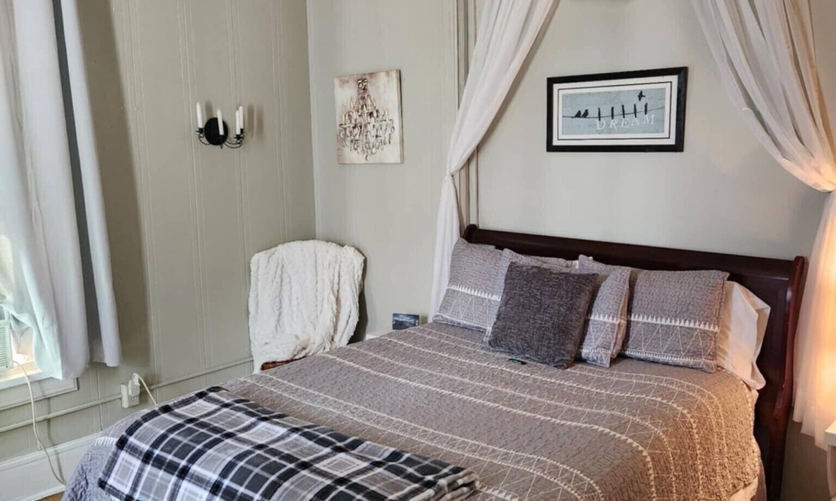 Arnot Apartment | Charming 2-bedroom apartment with AC, WiFi in amazing Liberty