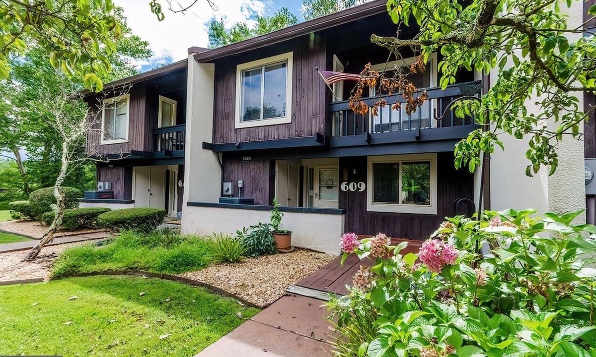 Basye House | Charming 2-bedroom Bryce Resort Townhouse. Wifi. Pool. Ski. Activity Center.