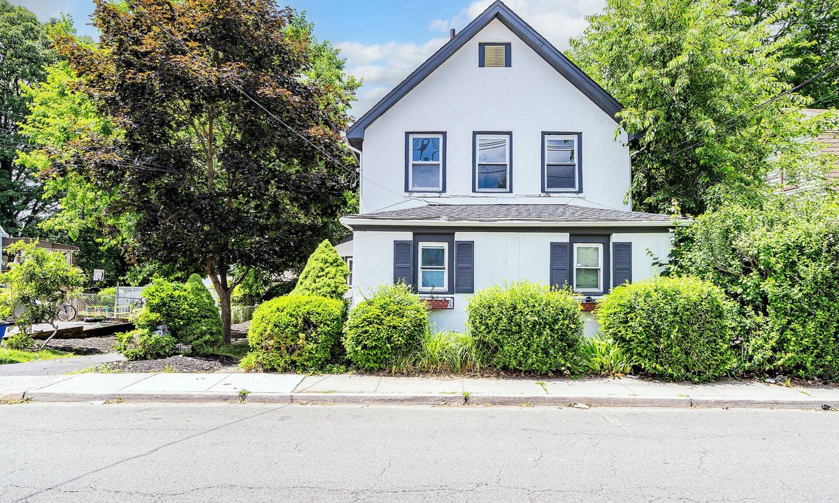 Teaneck House | Charming 2-bedroom house in Teaneck with AC, WiFi. Enjoy your stay