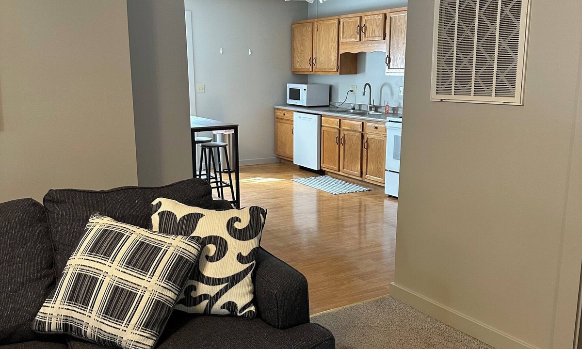 Wabash Apartment | Charming 2-bedroom with king and queen beds, large living room open to kitchen