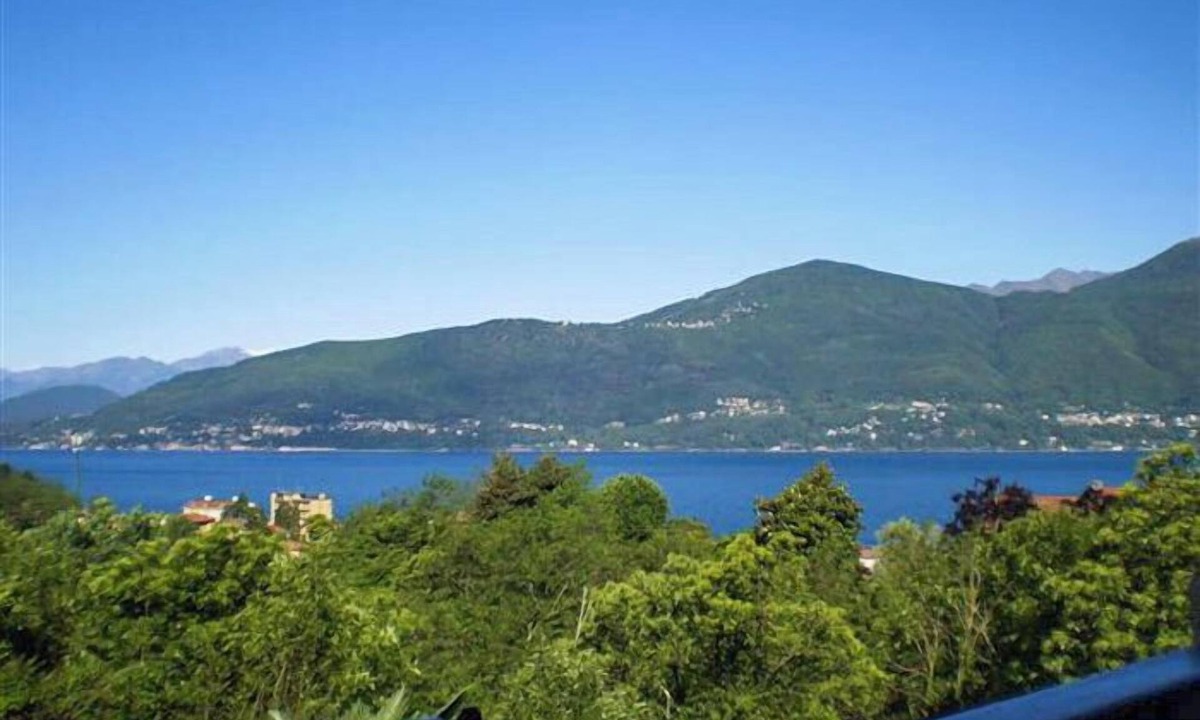 Porto Valtravaglia Apartment | Charming 2-room apartment with balcony & beautiful lake view