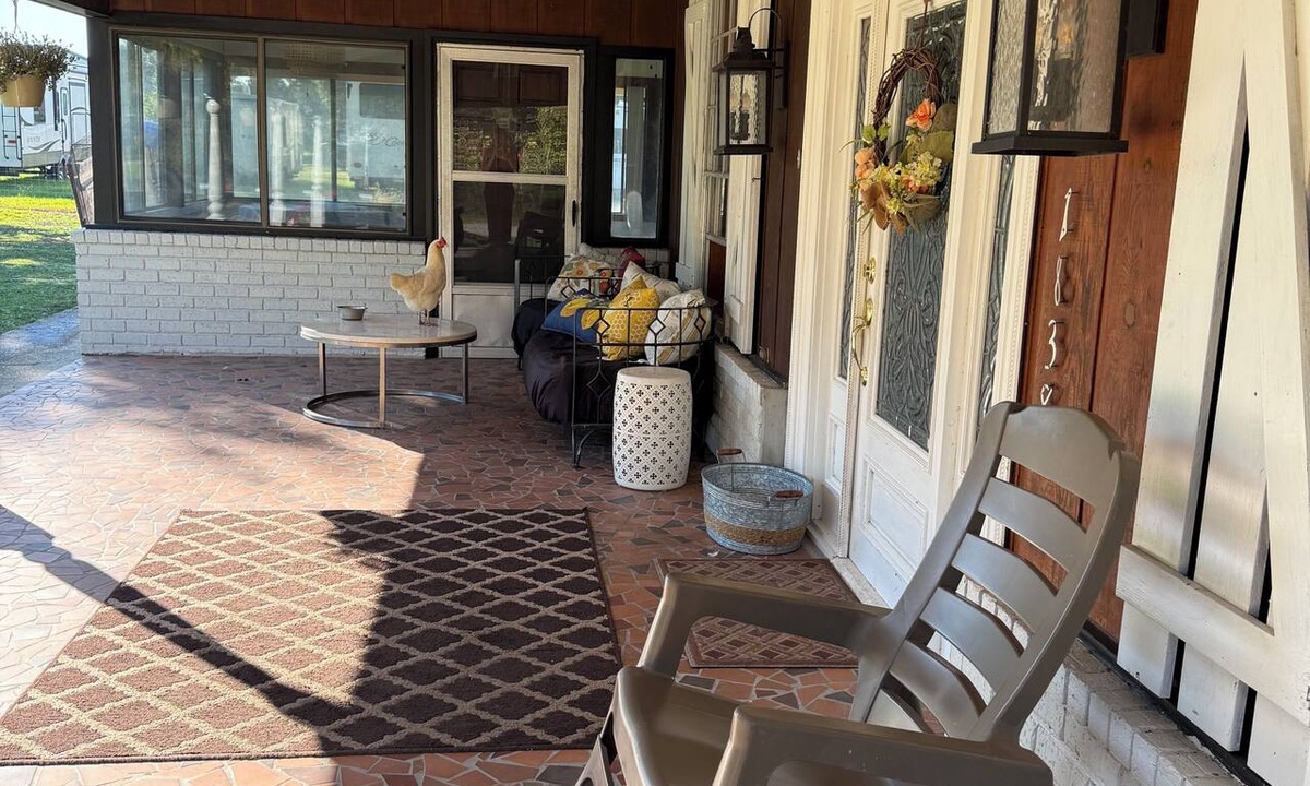 Schriever Other | Charming 3 bedroom farmhouse with AC in wonderful Schriever
