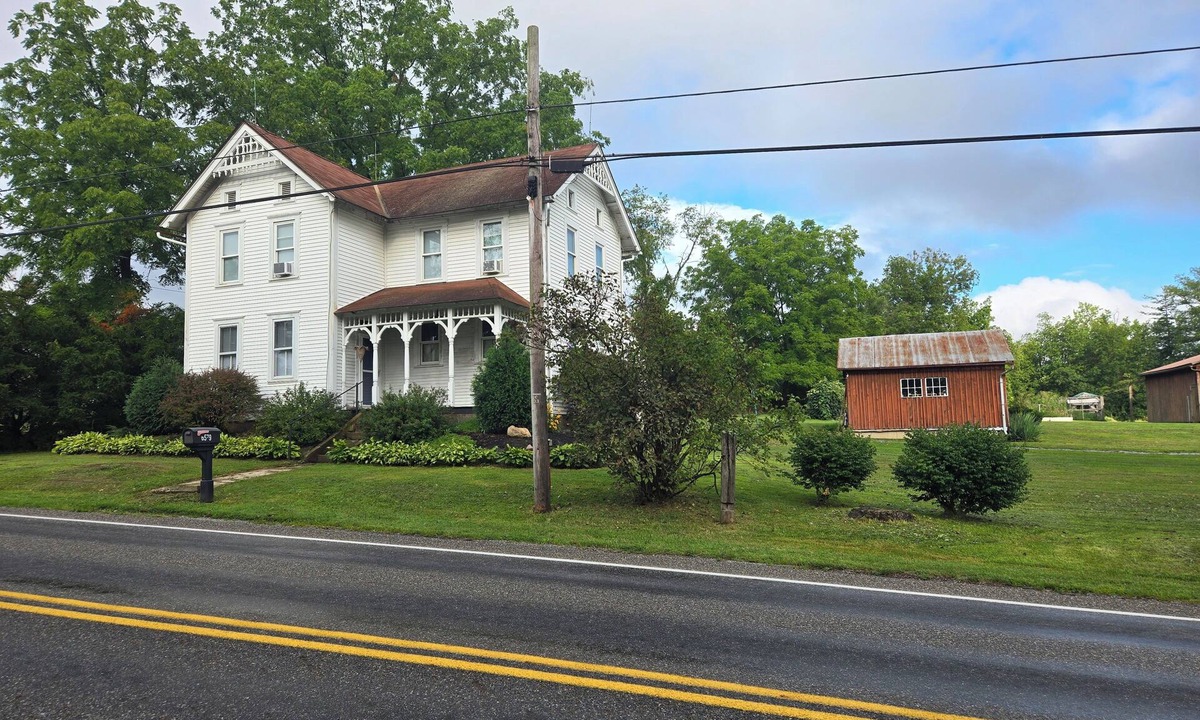 Nisbet House | Charming 3-bedroom farmhouse 1 hour from Beaver Stadium