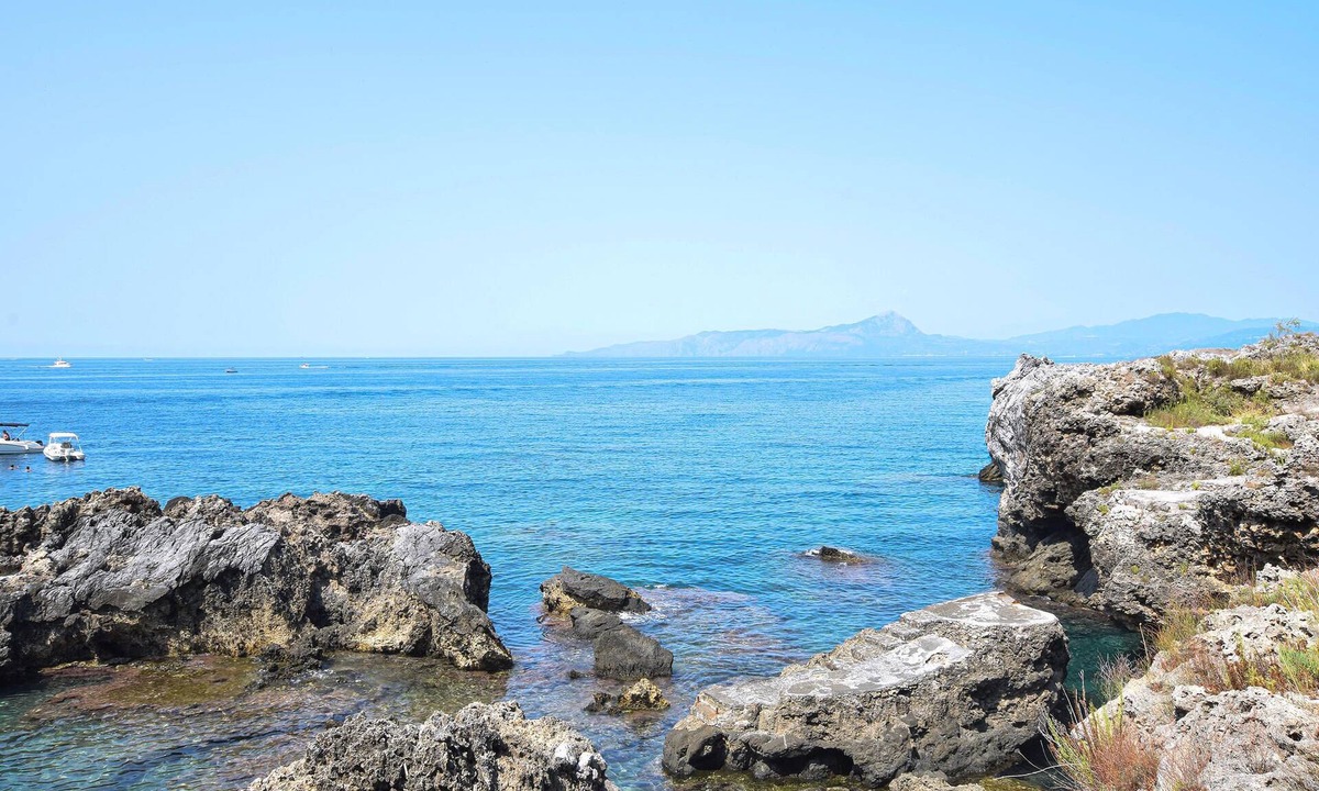 Palmi House | Charming aesthetically beautiful cottage with sea view and cozy terrace.