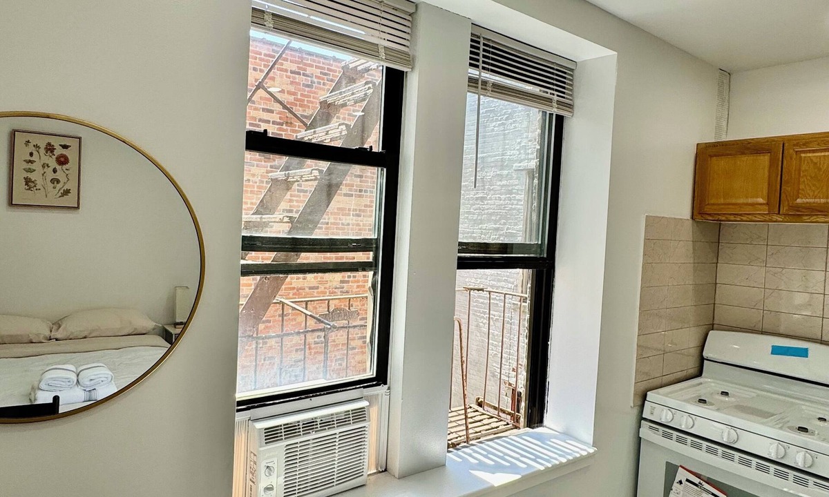 Dyker Heights Apartment | Charming apartment in fantastic Brooklyn with WiFi, AC
