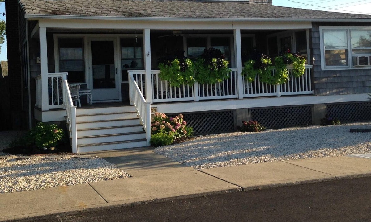 Mantoloking House | Charming Classic Shore House 5 Br Sleeps 10