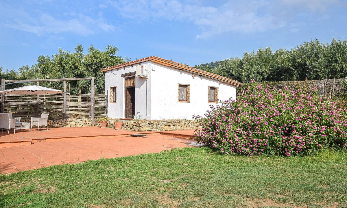 Gizzeria House | Charming cottage not far from the beach.