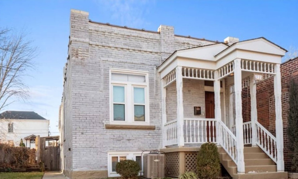 Southwest Garden House | Charming home in the Desirable Hill w/ Private Covered Parking & Fenced Yard