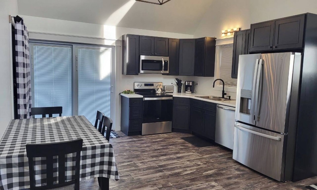 Wise Township House | Charming & Modern 3 Bedroom House
