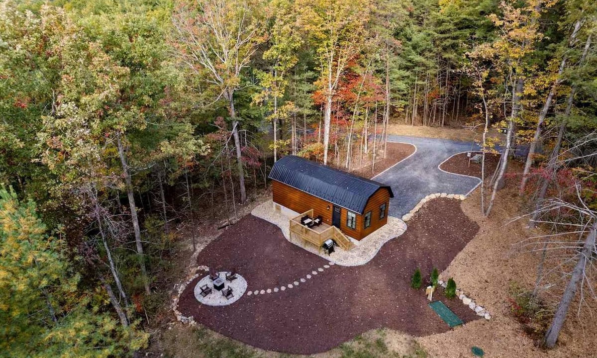 Luray House | Charming Modern Cabin with Fire Pit & Mountain Views near Shenandoah National Park, Luray VA
