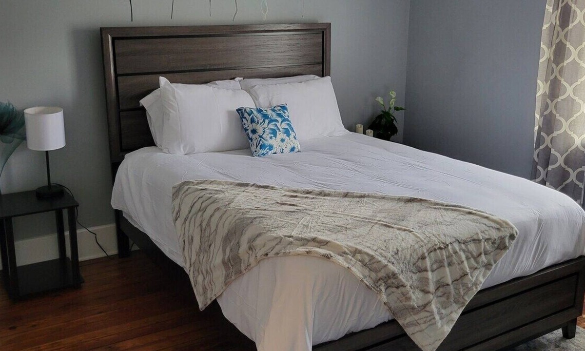 Kennedy King House | Chic 2 Bd 5 Min to Downtown & IU Methodist