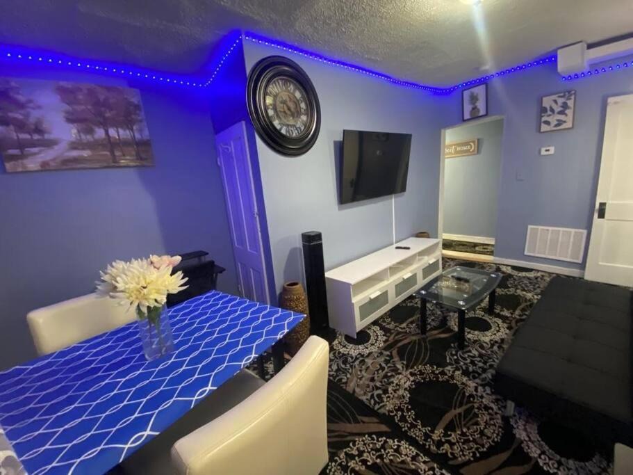 Downtown Baltimore Apartment | CHRIS LUXURY HOME