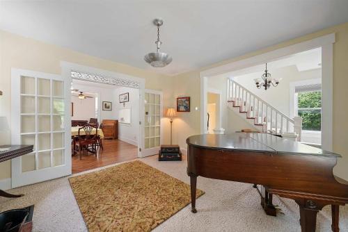 Grandview Heights House | Classic Charm on Ashland - For 8
